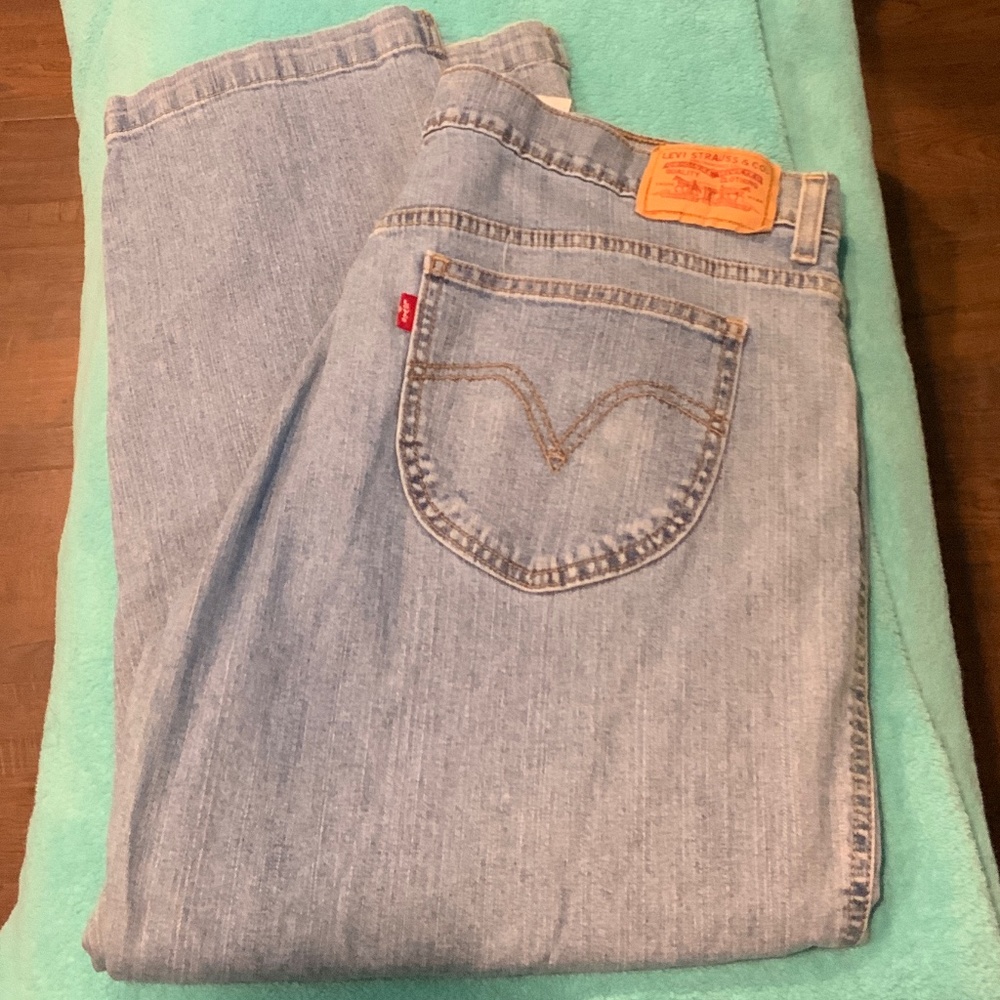 Levi’s Classic Capri’s Size 16